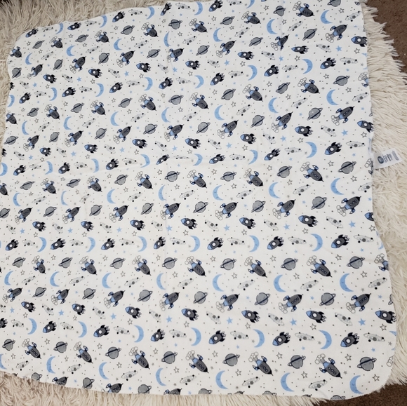 Gerber organic cotton flannel receiving swaddle - Picture 5 of 7